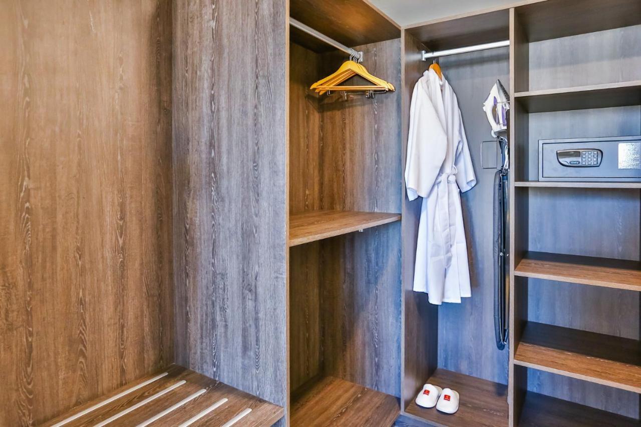 Transamerica Collection Goiania Exterior photo A wardrobe